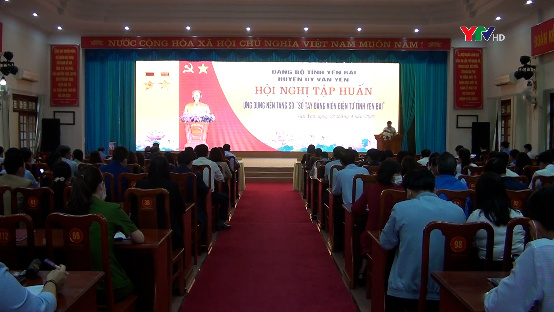 Đảng bộ huyện Văn Yên nâng cao chất lượng sinh hoạt chi bộ từ việc sử dụng " Sổ tay Đảng viên điện tử"