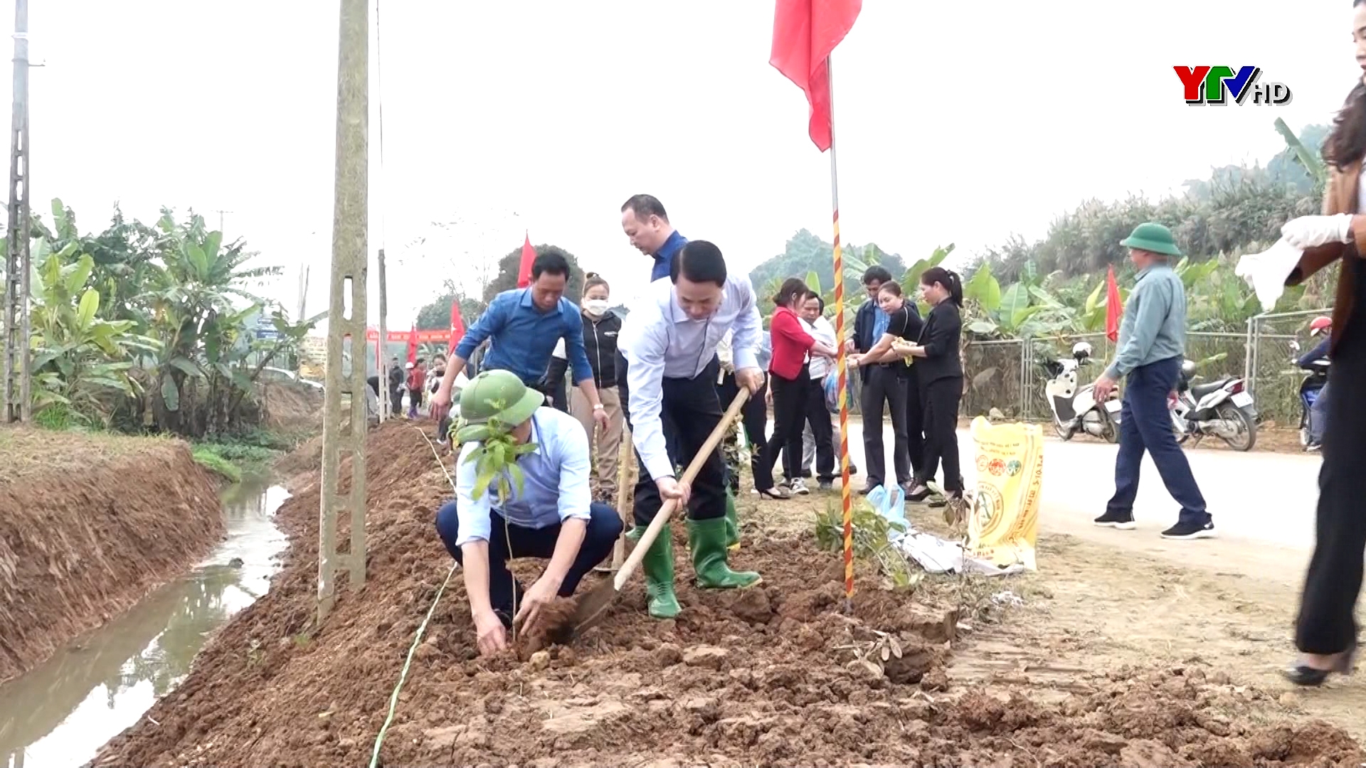 Châu Quế Hạ tích cực hưởng ứng phong trào “Mỗi người - Mỗi ngày một việc, góp phần làm sạch môi trường”