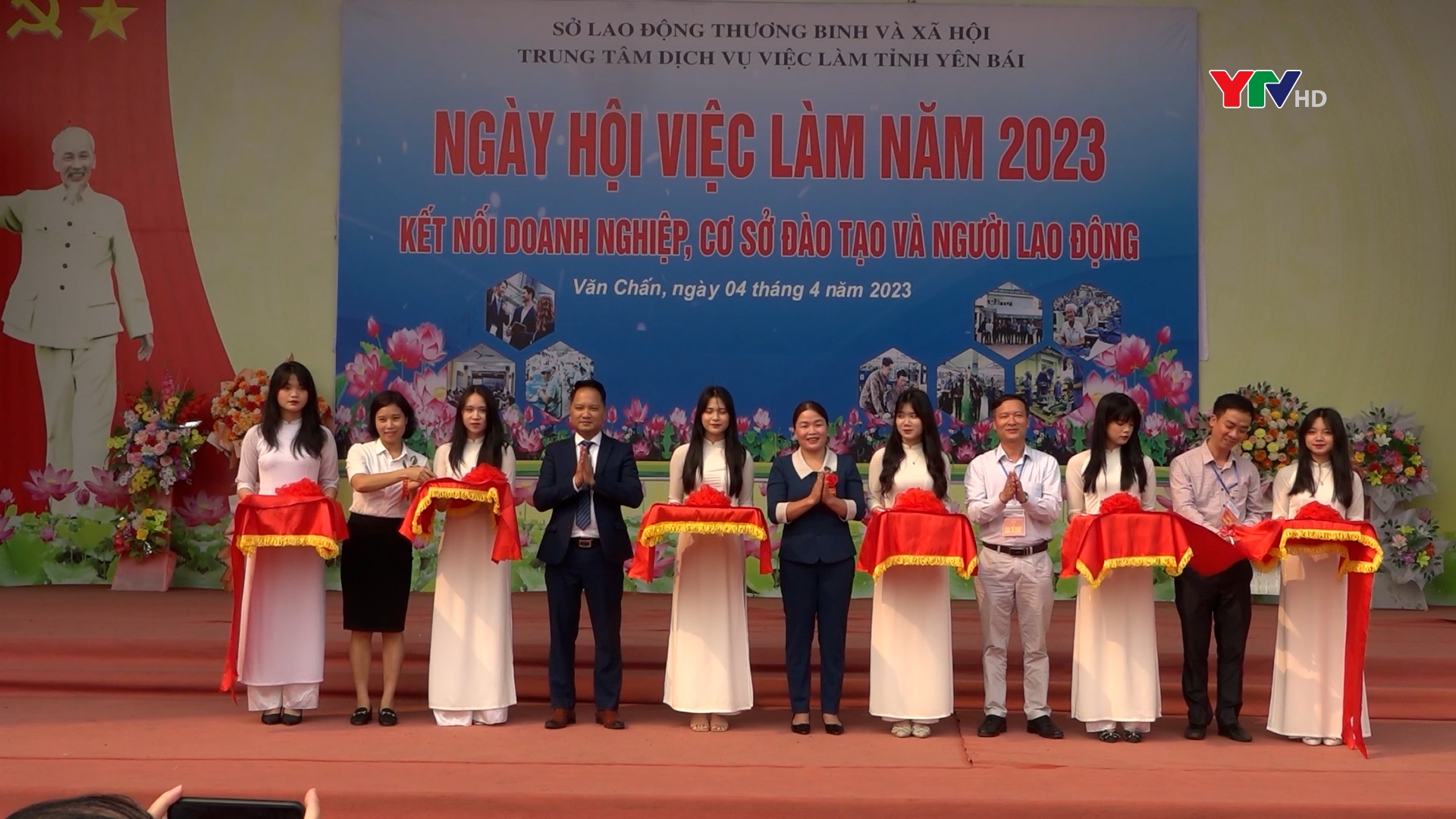 Ngày hội việc làm - Kết nối doanh nghiệp, cơ sở đào tạo và người lao động năm 2023 tại huyện Văn Chấn