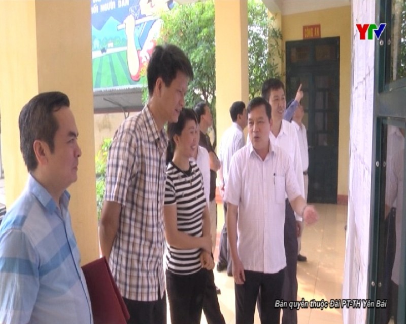 Đ/c Dương Văn Thống- Phó BTTT Tỉnh ủy- Chủ tịch HĐND tỉnh kiểm tra công tác chuẩn bị bầu cử tại huyện Trấn Yên