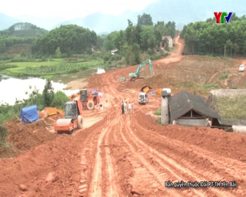 Đẩy nhanh tiến độ thi công công trình đường nối nút giao IC12 với xã Việt Hồng huyện Trấn Yên