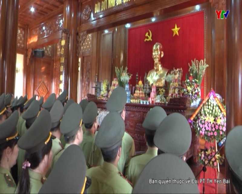 Chi cục Kiểm lâm tỉnh dâng hương tại Khu tưởng niệm Chủ tịch Hồ Chí Minh
