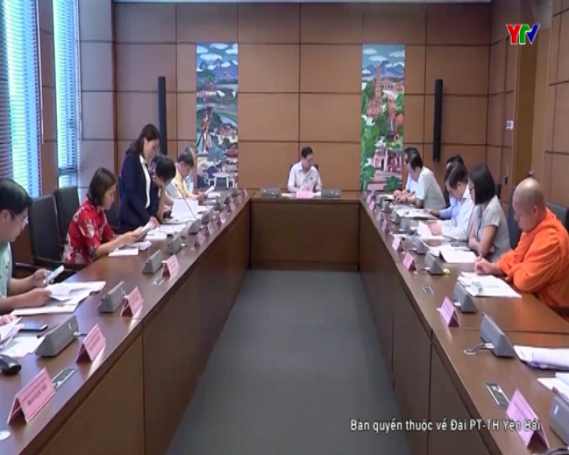 Đại biểu Quốc hội Triệu Thị Huyền thảo luận về dự án Luật Giáo dục Đại học