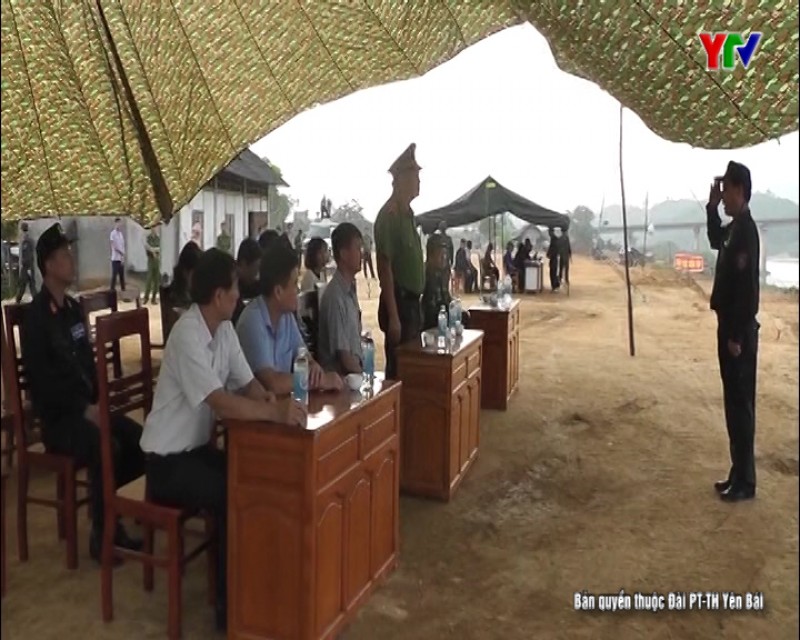 Thiếu tướng Đặng Trần Chiêu - Giám đốc Công an tỉnh kiểm tra công tác luyện tập chuẩn bị cho diễn tập KVPT huyện Văn Yên năm 2019