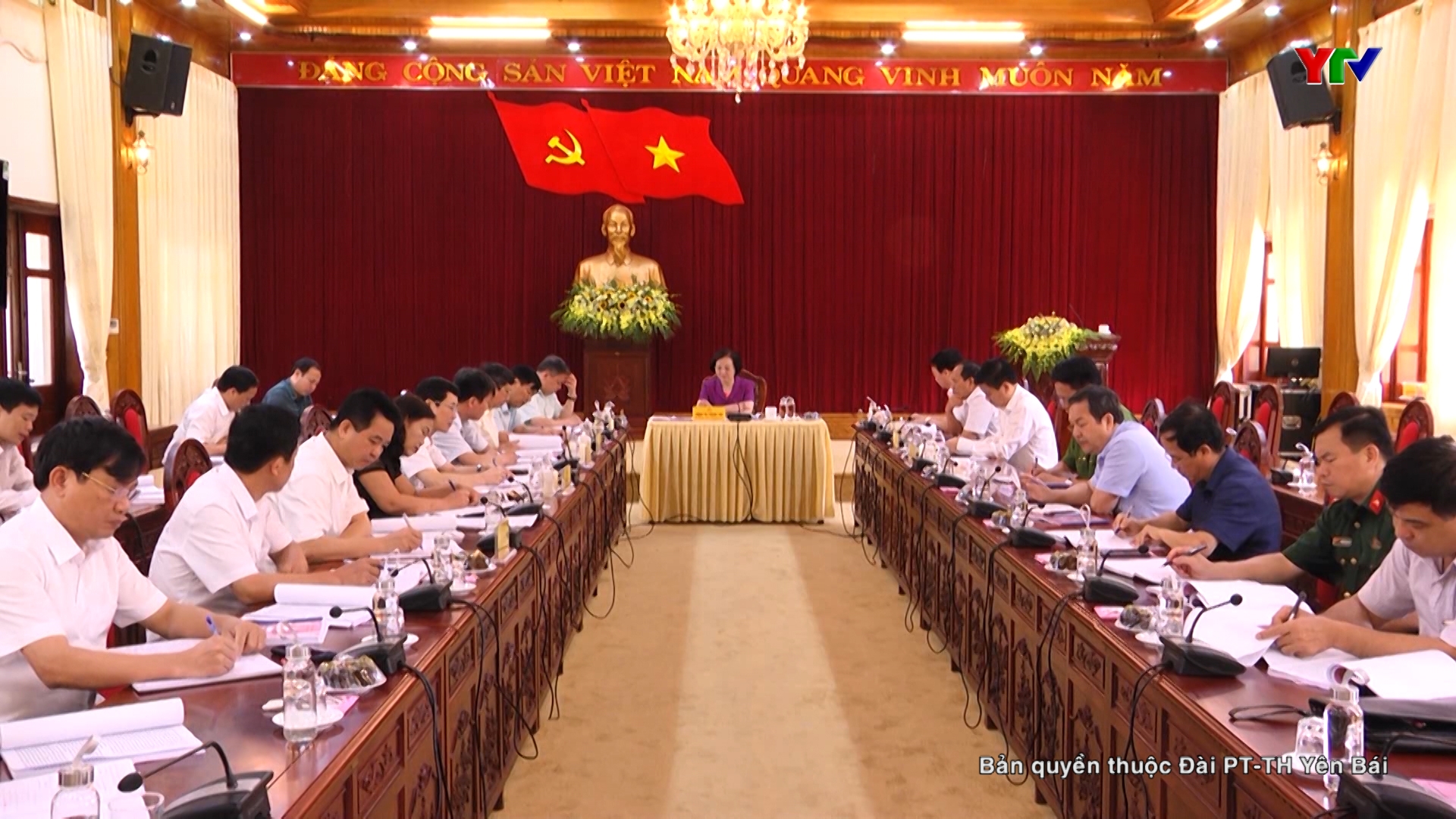 Hội nghị cho ý kiến vào dự thảo báo cáo chính trị trình Đại hội đại biểu Đảng bộ huyện Lục Yên, nhiệm kỳ 2020-2025