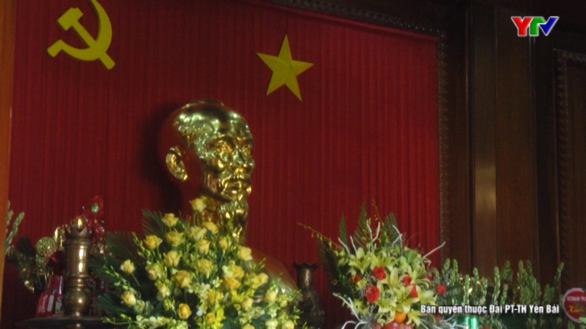 Đảng bộ Khối cơ quan và doanh nghiệp tỉnh dâng hương Chủ tịch Hồ Chí Minh
