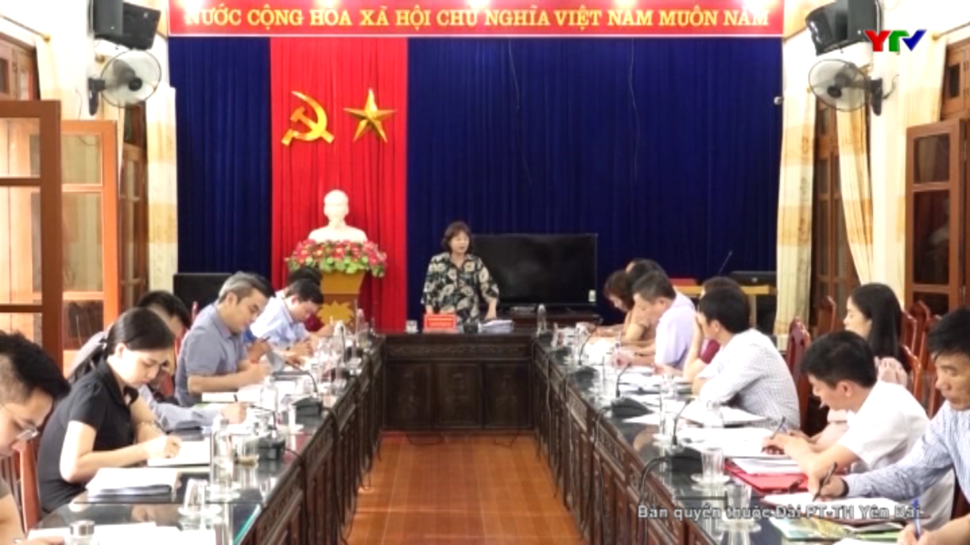 Đồng chí Hoàng Thị Thanh Bình - Phó Chủ tịch HĐND tỉnh giám sát tại huyện Mù Cang Chải