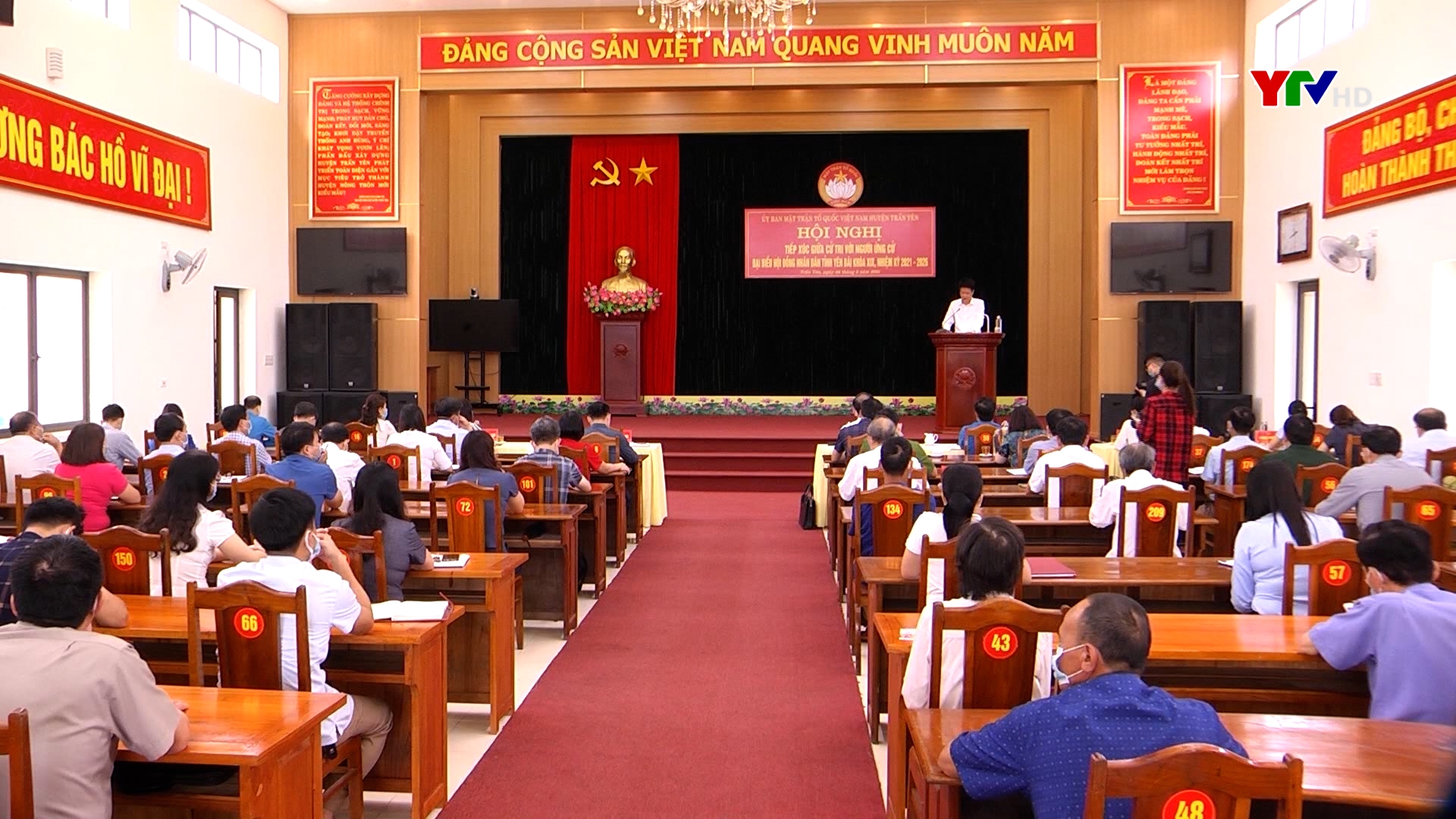 Các ứng cử viên đại biểu HĐND tỉnh tiếp xúc cử tri huyện Trấn Yên