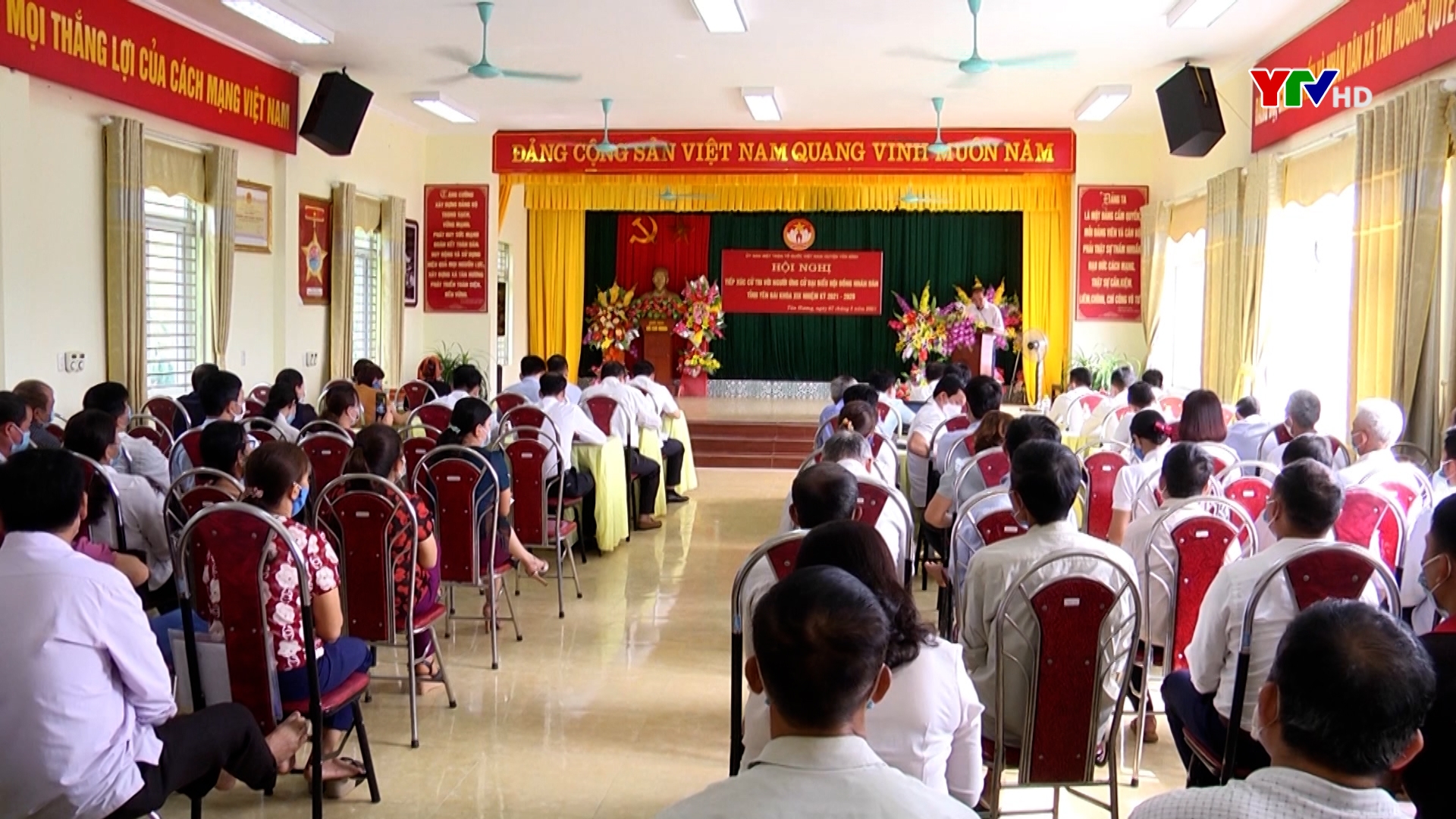Các ứng cử viên đại biểu HĐND tỉnh Yên Bái khóa XIX  tiếp xúc cử tri huyện Yên Bình