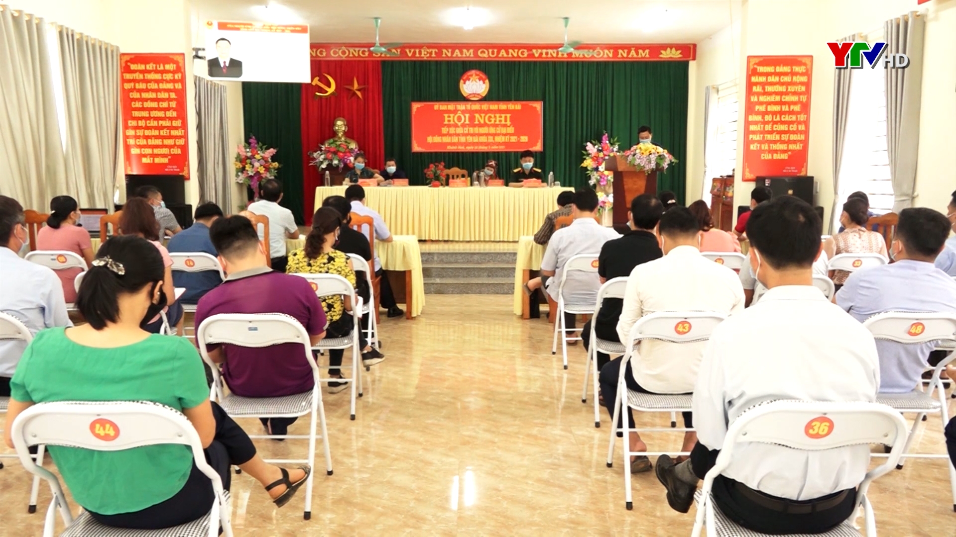 Các ứng cử viên HĐND tỉnh tiếp xúc cử tri tại Lục Yên