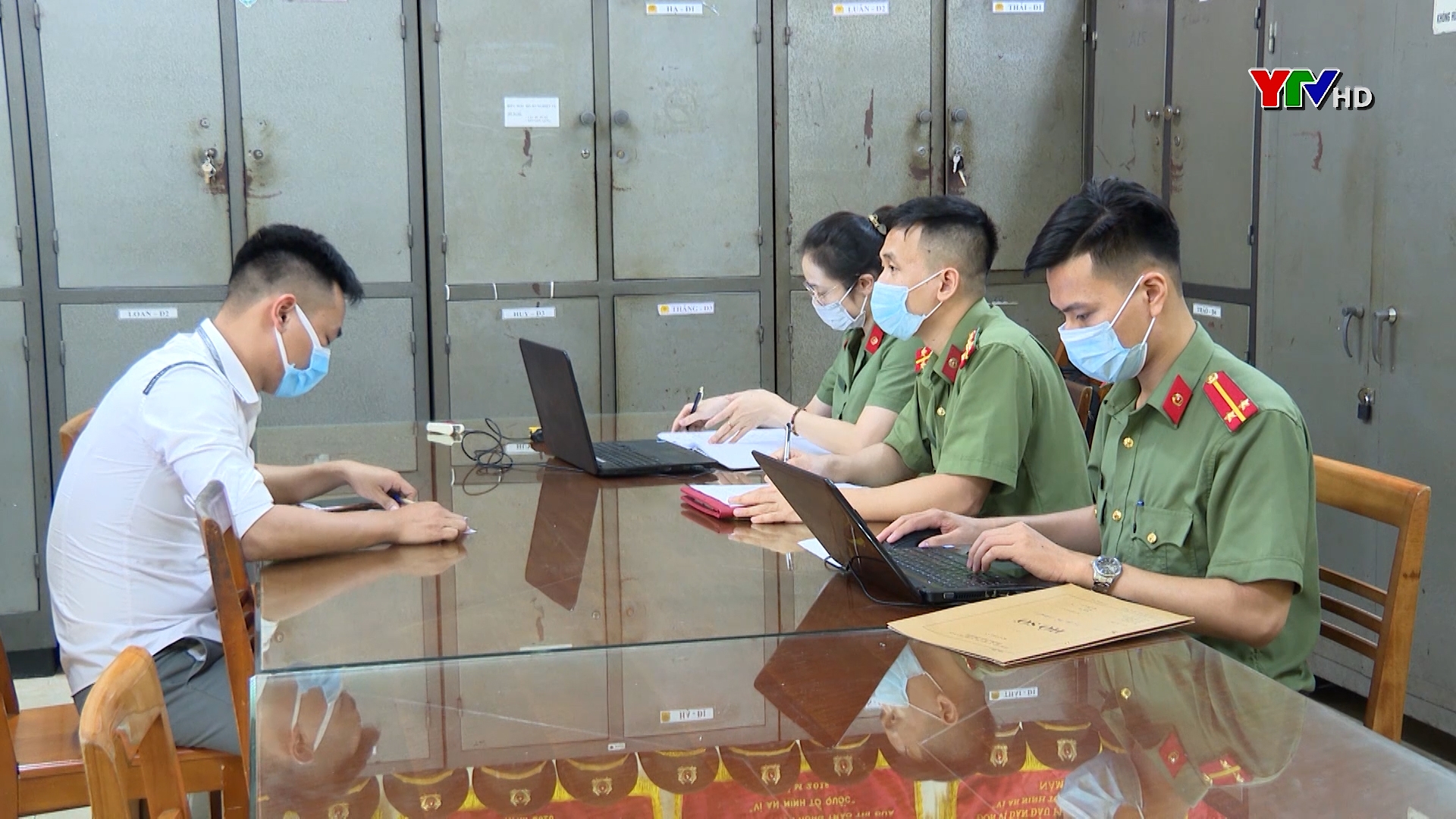 Công an tỉnh Yên Bái xử phạt 2 trường hợp đăng tin sai sự thật trên mạng xã hội