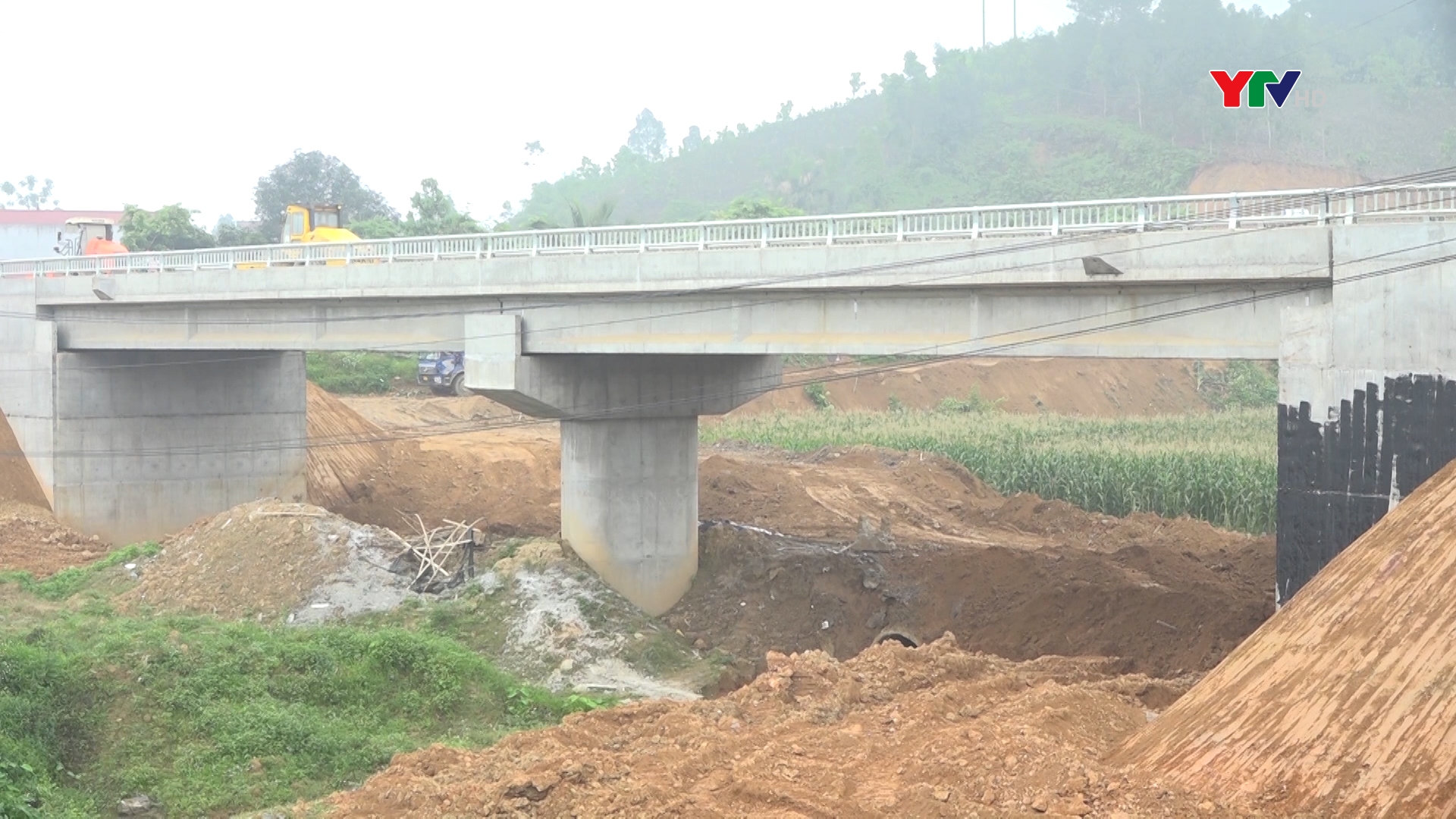 Đẩy nhanh tiến độ thi công cầu Ngòi Viễn, huyện Văn Yên