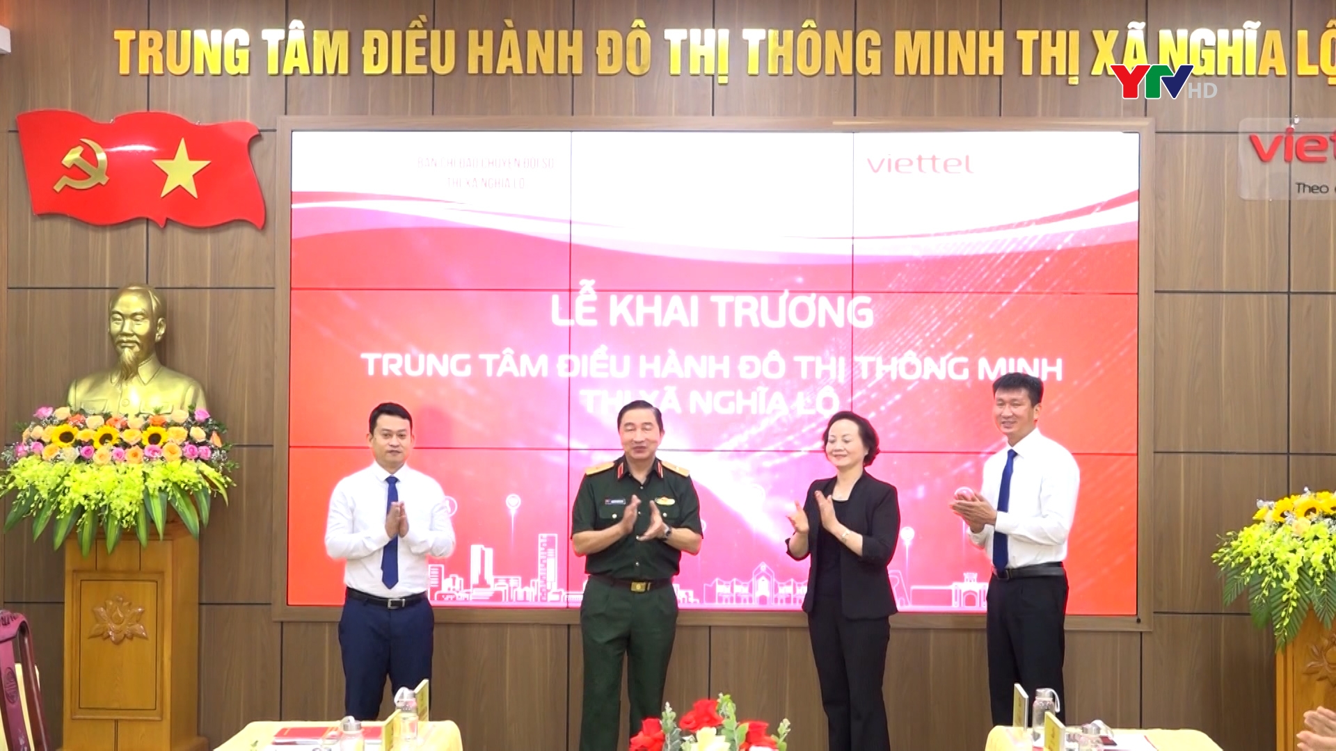 Đồng chí Bộ trưởng Bộ Nội vụ Phạm Thị Thanh Trà dự khai trương Trung tâm Điều hành đô thị thông minh thị xã Nghĩa Lộ