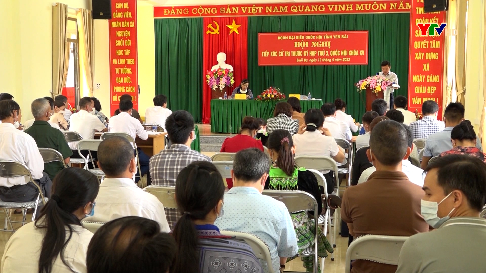 Đoàn Đại biểu Quốc hội tỉnh tiếp xúc cử tri huyện Văn Chấn