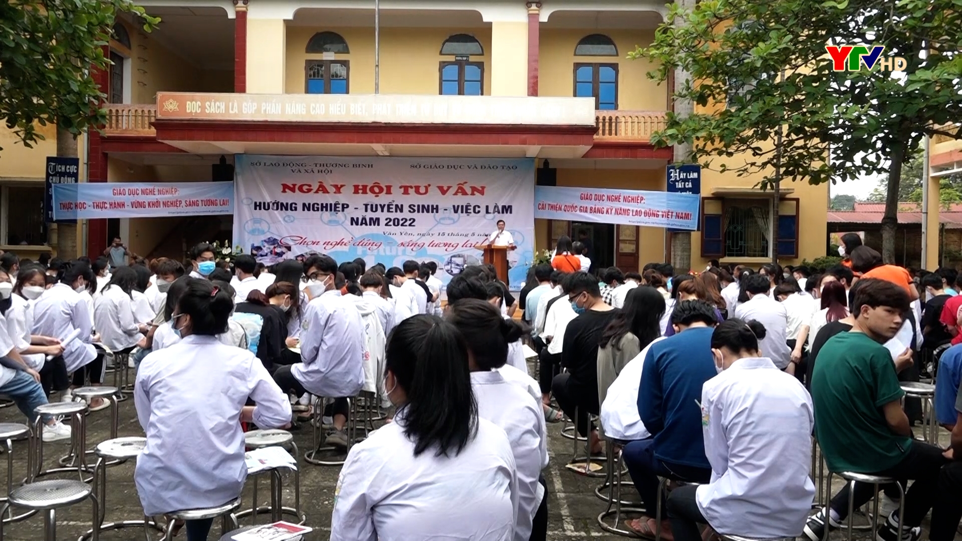 Ngày hội tư vấn hướng nghiệp tại huyện Văn Yên