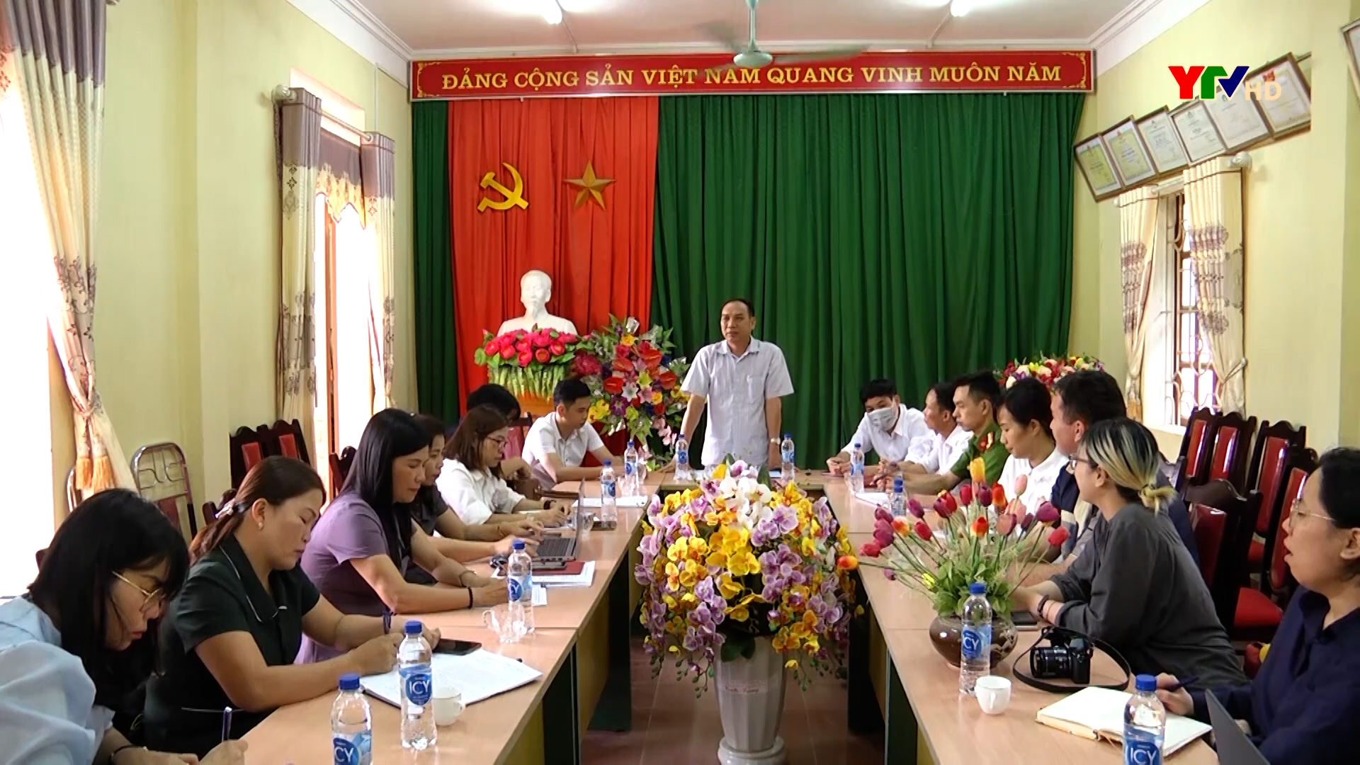 Tổ chức Hagar Quốc tế tại Việt Nam làm việc tại xã Minh An, huyện Văn Chấn