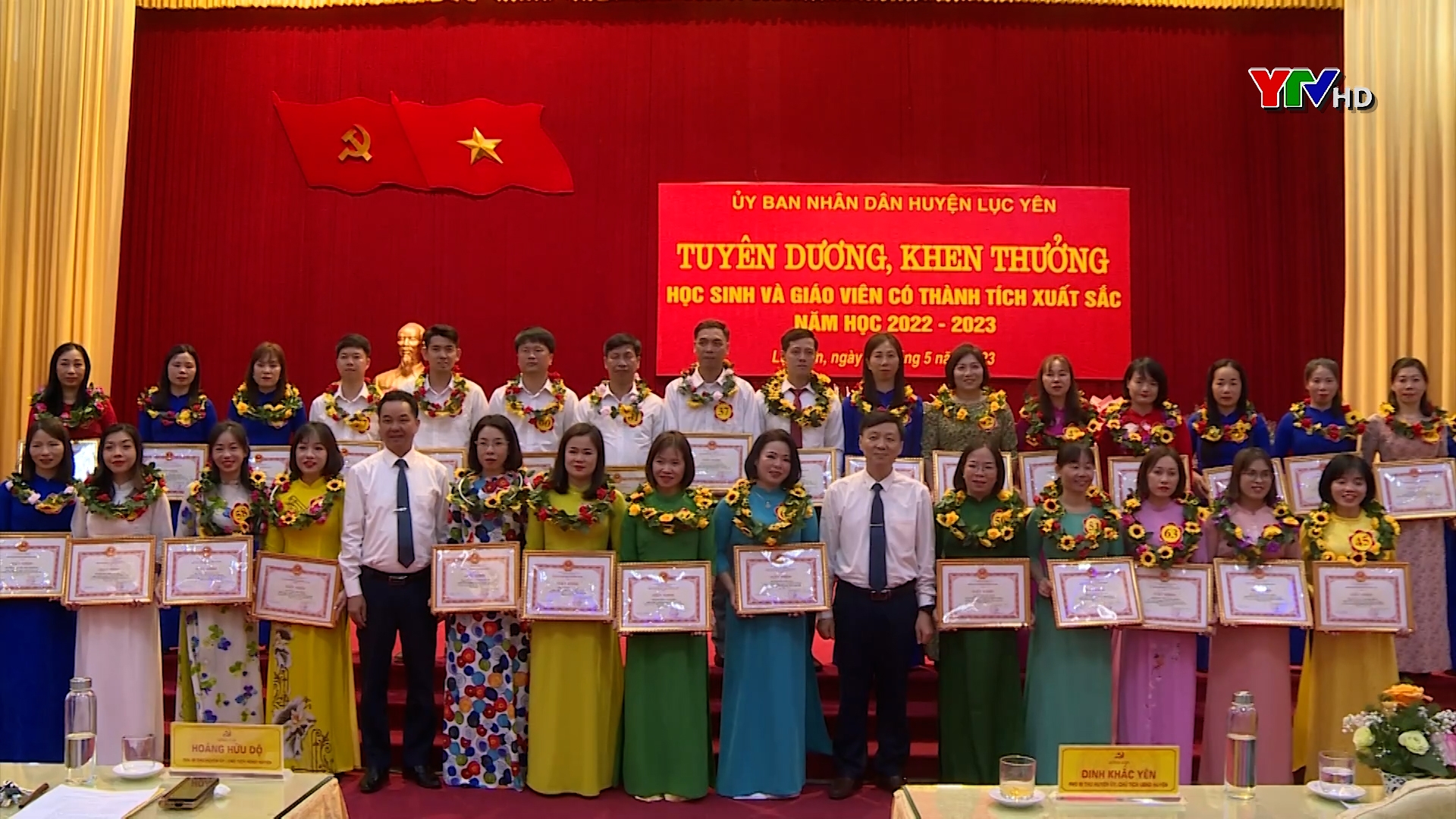 Lục Yên và Yên Bình tuyên dương, khen thưởng các giáo viên, học sinh có thành tích xuất sắc năm học 2022 - 2023