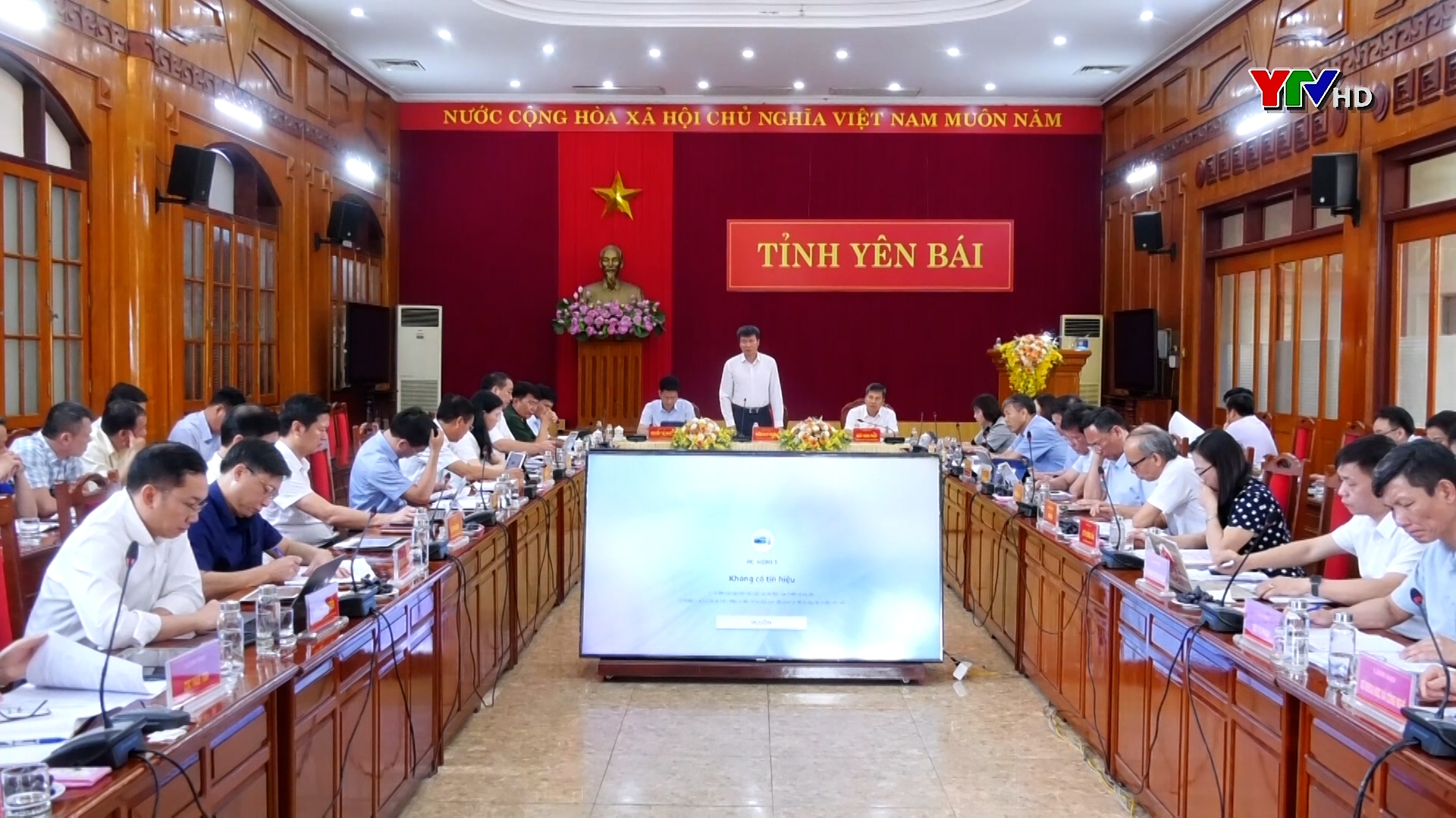 Đồng chí Chủ tịch UBND tỉnh Trần Huy Tuấn: Nỗ lực phấn đấu cao hơn nữa hoàn thành toàn diện các chỉ tiêu phát triển KT-XH tháng 6 và quý II/2023