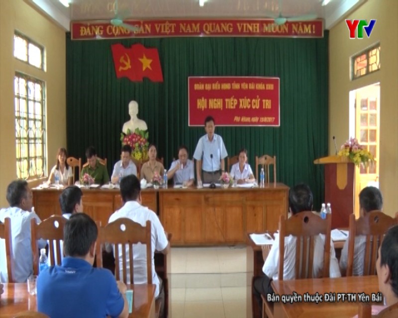 Tổ đại biểu HĐND tỉnh bầu tại huyện Văn Chấn tiếp xúc cử tri