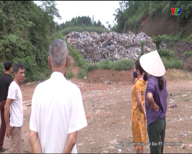 Lãnh đạo huyện Văn Yên đối thoại với nhân dân về ô nhiễm môi trường tại khu vực bãi rác thị trấn Mậu A