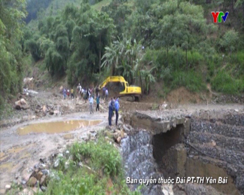 Thông tuyến Tỉnh lộ 174 từ thị xã Nghĩa Lộ đi huyện Trạm Tấu sau sự cố sạt lở đất đá