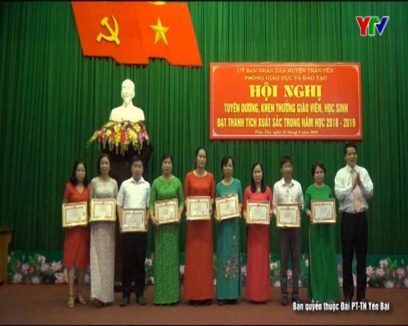 Huyện Văn Yên và Trấn Yên tuyên dương học sinh có thành tích xuất sắc năm học 2018 - 2019