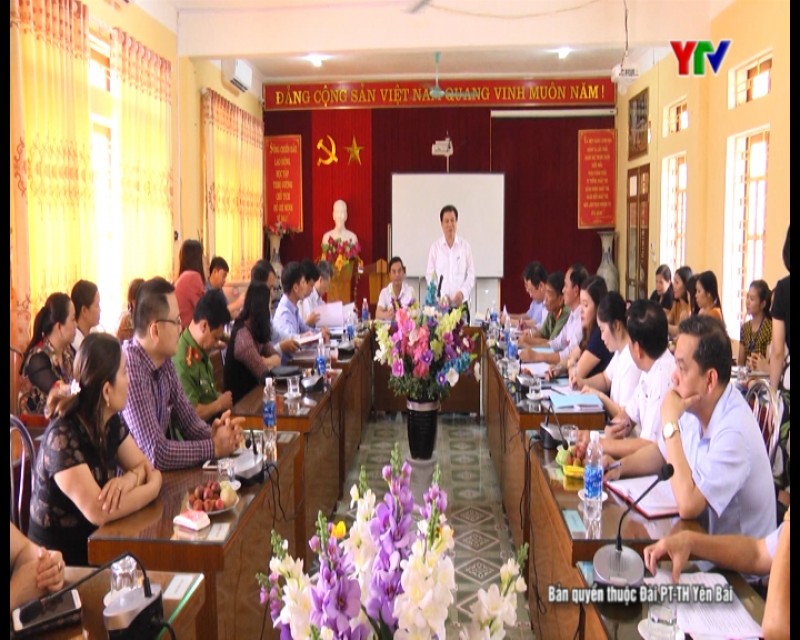 Thứ trưởng Nguyễn Hữu Độ kiểm tra công tác chuẩn bị thi THPT Quốc gia tại huyện Văn Yên