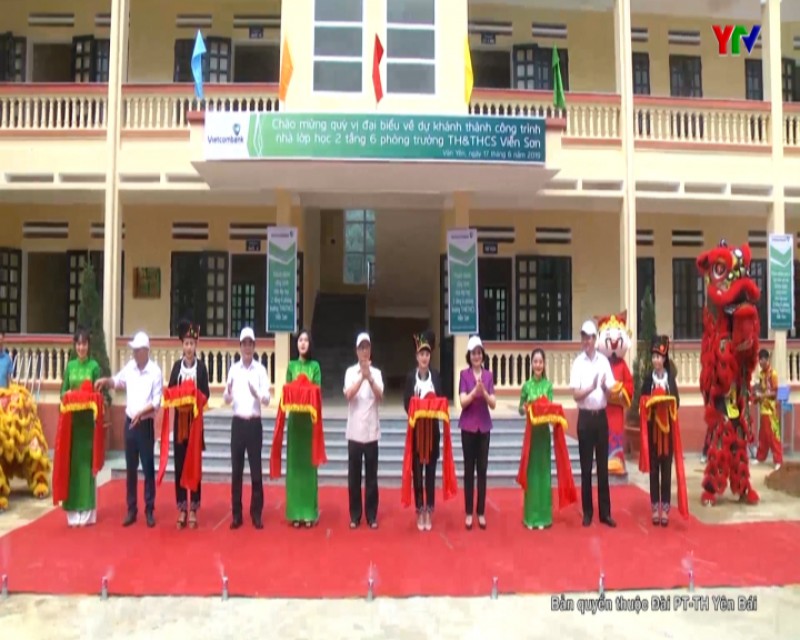 Thường trực Ban Bí thư Trần Quốc Vượng dự Lễ khánh thành Nhà lớp học Trường TH và THCS Viễn Sơn, huyện Văn Yên