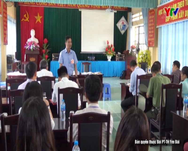 Đồng chí Phó Chủ tịch UBND tỉnh Dương Văn Tiến kiểm tra thi THPT Quốc gia tại thị xã Nghĩa Lộ và huyện Văn Chấn