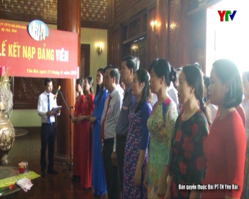 Đảng ủy Khối Doanh nghiệp tỉnh dâng hương báo công Chủ tịch Hồ Chí Minh