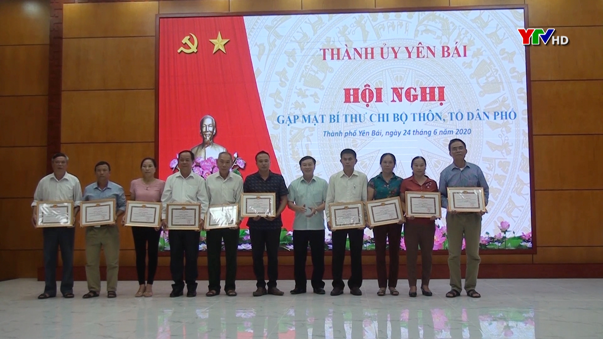 Thành ủy Yên Bái gặp mặt 127 Bí thư chi bộ thôn, tổ dân phố