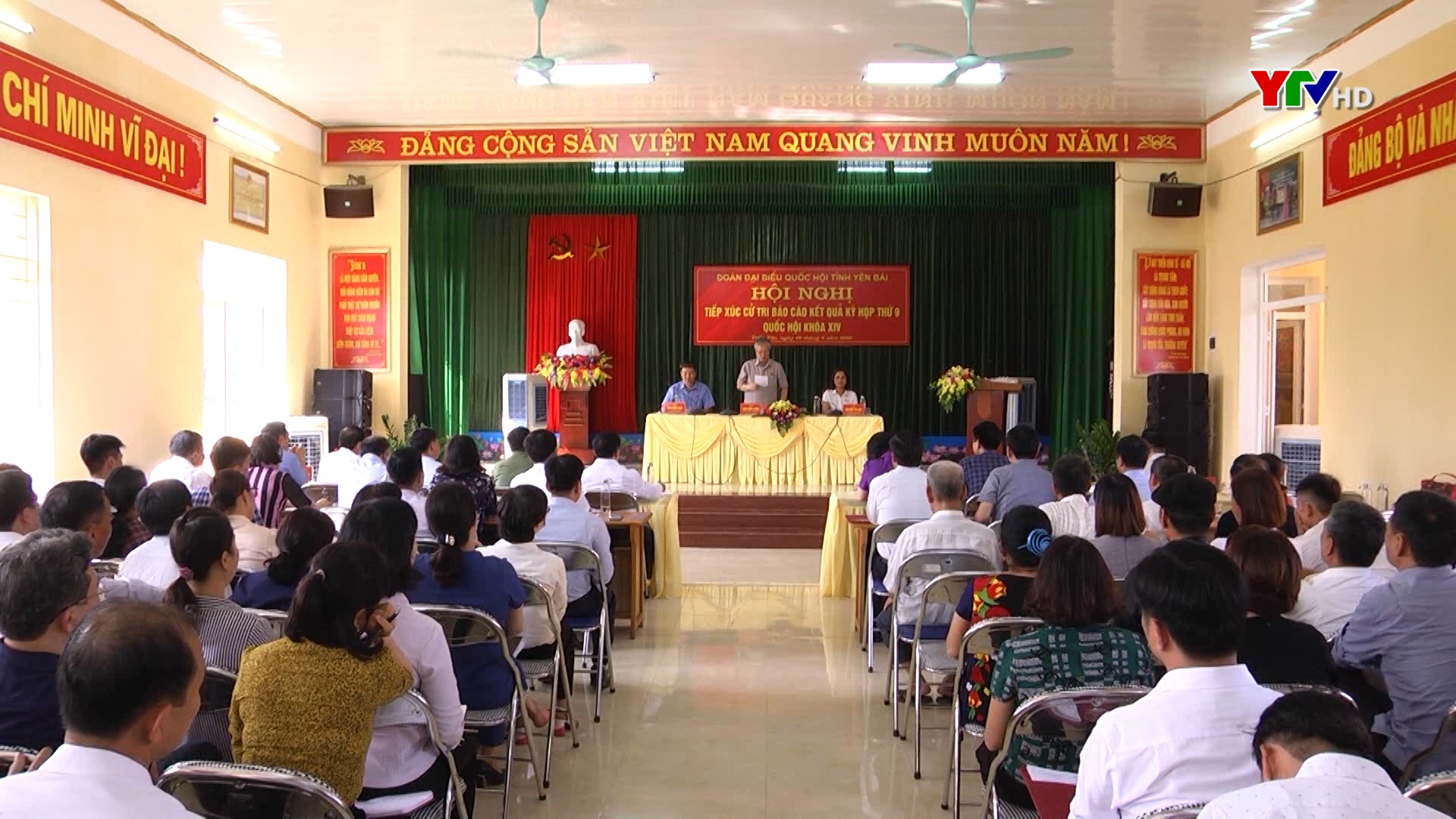 Đồng chí Trần Quốc Vượng - Thường trực Ban Bí thư tiếp xúc cử tri huyện Trấn Yên