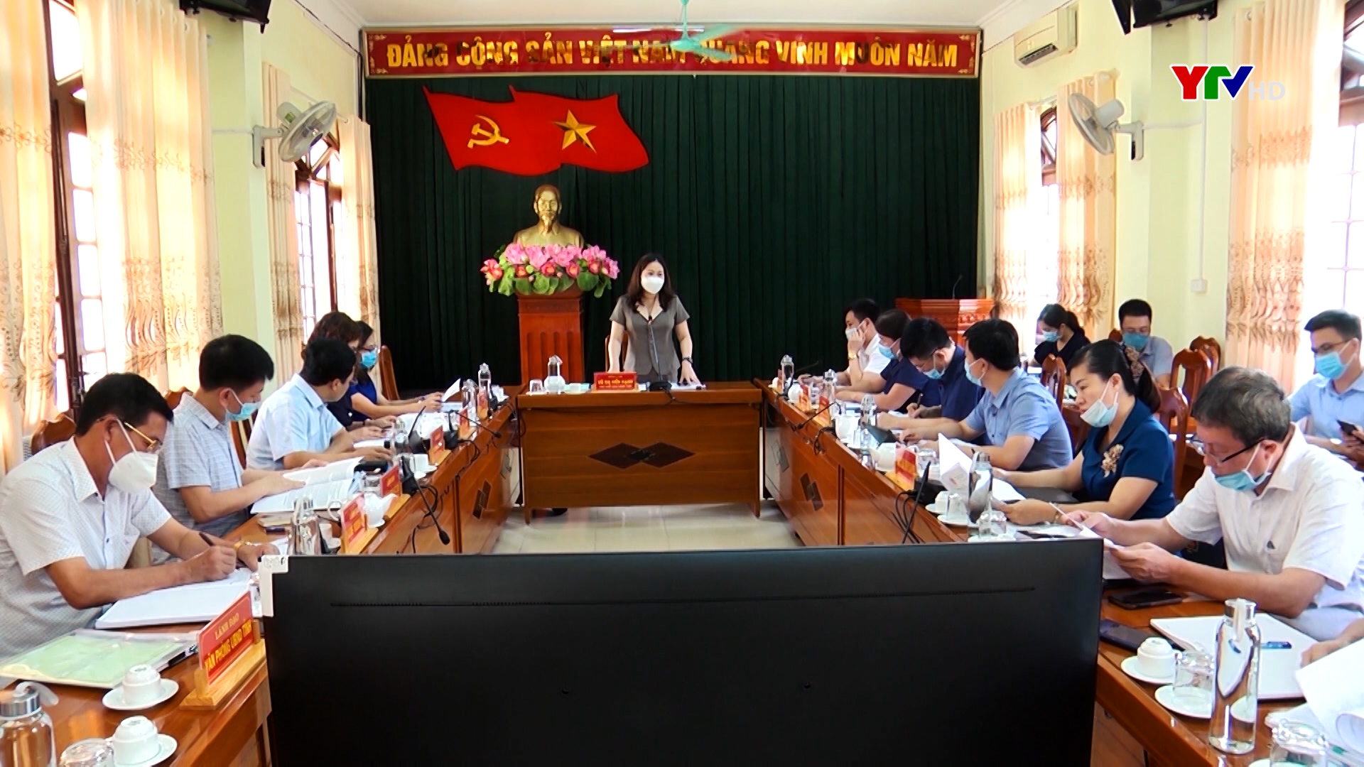 Đồng chí Phó Chủ tịch UBND tỉnh Vũ Thị Hiền Hạnh kiểm tra tình hình phát triển KT- XH tại huyện Văn Chấn