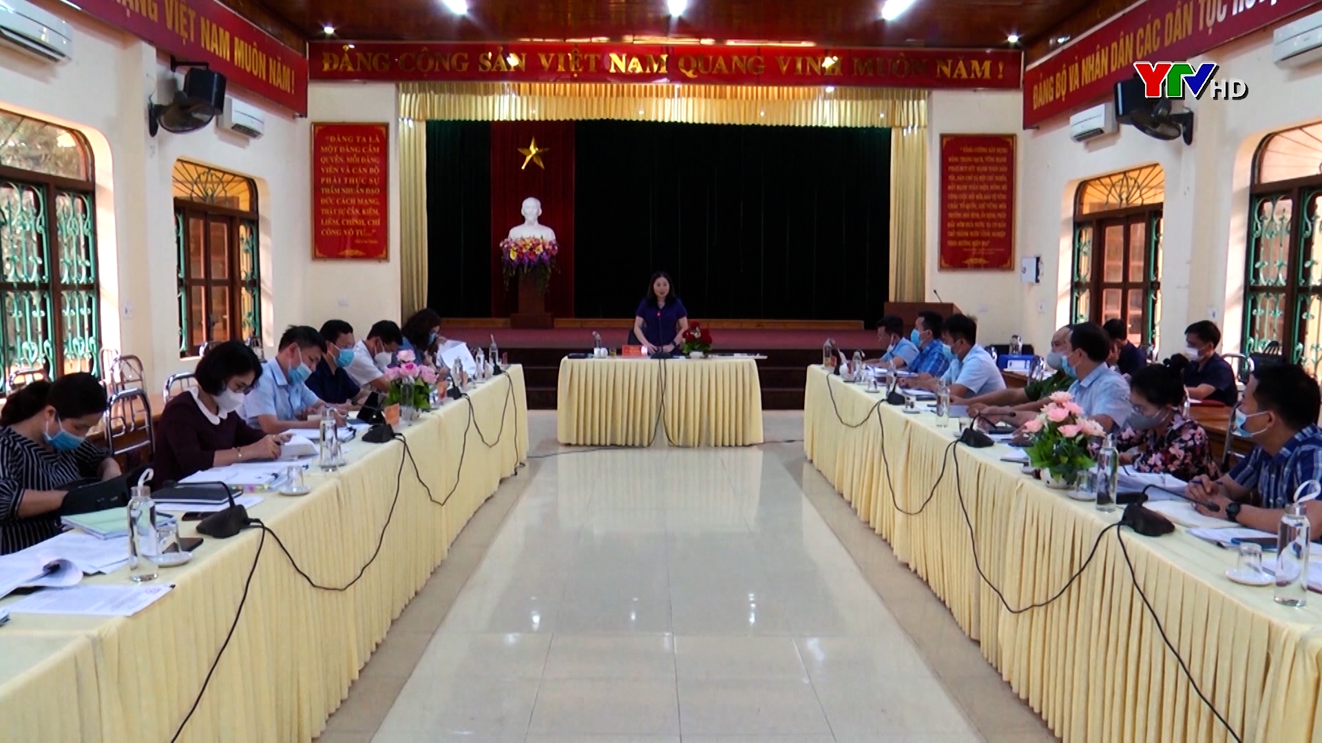 Đồng chí Vũ Thị Hiền Hạnh - Phó Chủ tịch UBND tỉnh làm việc tại huyện Trạm Tấu