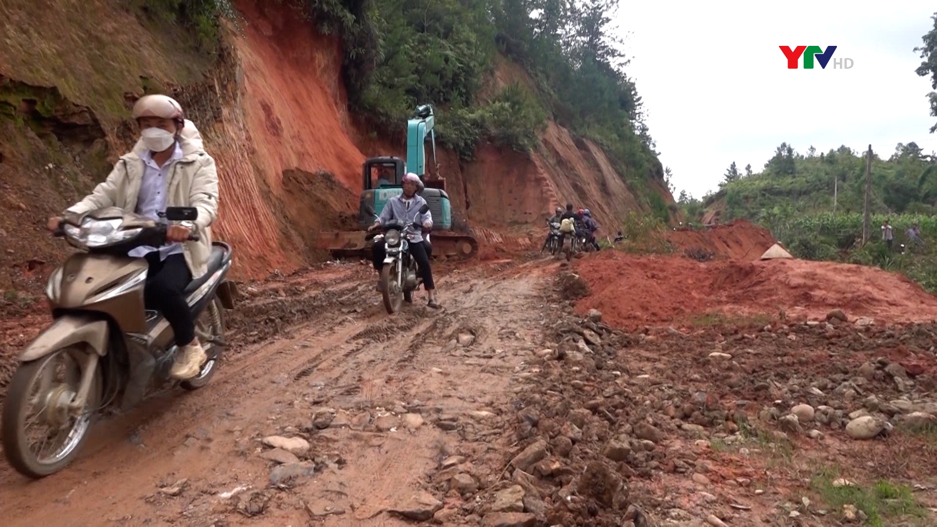 Công ty Quản lý Đường bộ 1 khắc phục sạt lở trên tuyến tỉnh lộ 175B tại huyện Mù Cang Chải