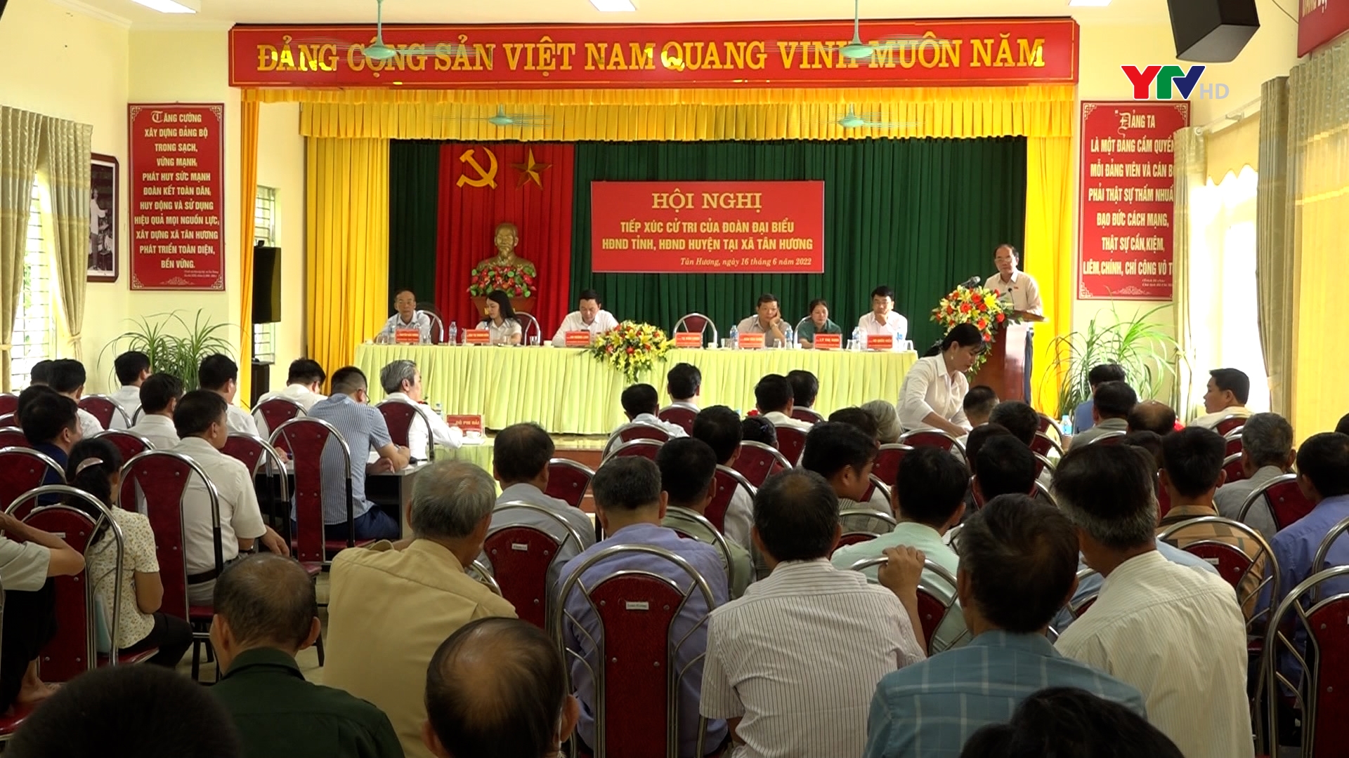 Đồng chí Phó Bí thư Thường trực Tỉnh ủy Tạ Văn Long tiếp xúc cử tri huyện Yên Bình