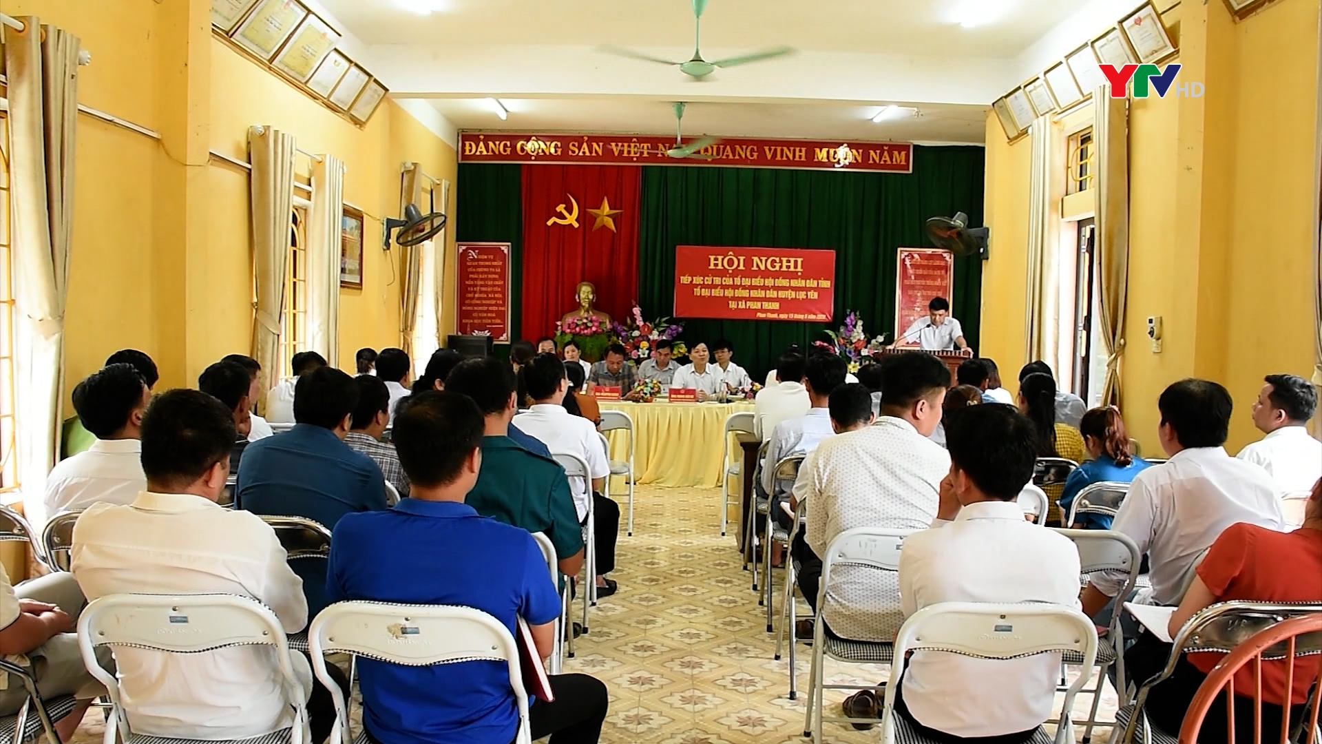 Đồng chí Phó Chủ tịch Thường trực HĐND tỉnh Vũ Quỳnh Khánh tiếp xúc cử tri huyện Lục Yên