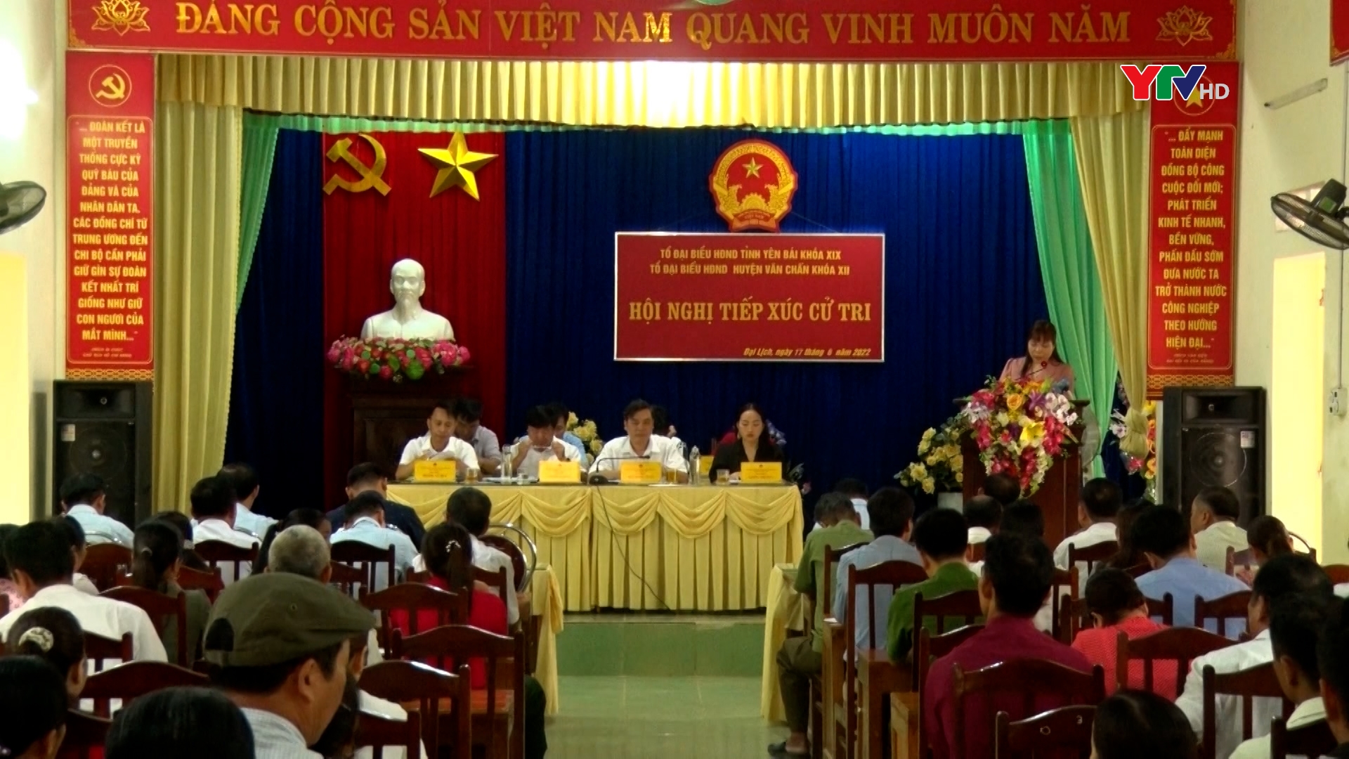 Tổ đại biểu HĐND tỉnh khóa XIX tiếp xúc cử tri huyện Văn Chấn