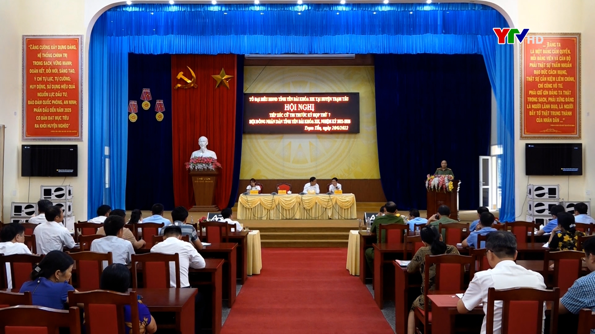 Tổ đại biểu HĐND tỉnh Yên Bái tiếp xúc cử tri huyện Trạm Tấu
