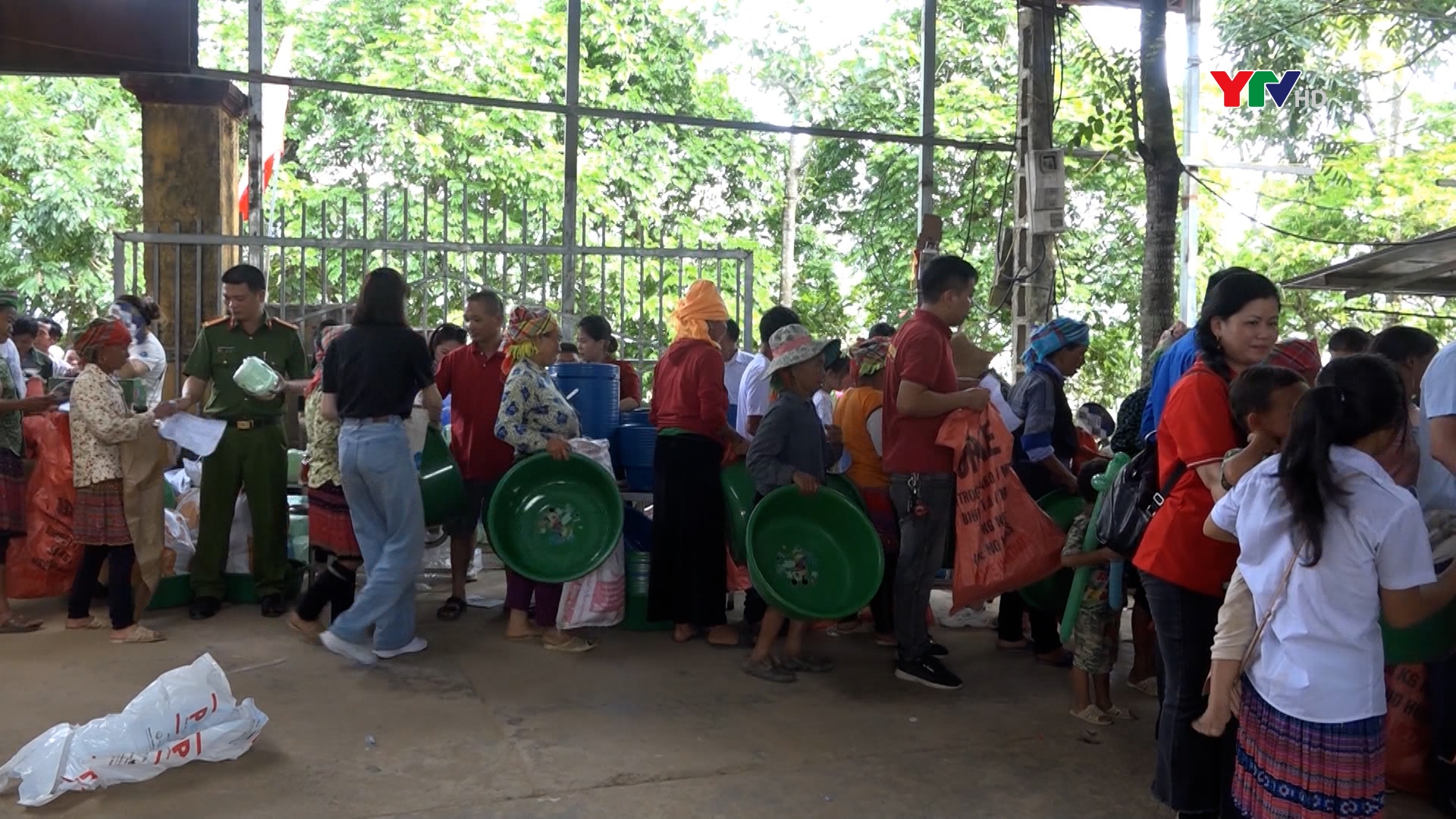 Phiên chợ tình người vùng cao tại xã Pá Lau, huyện Trạm Tấu
