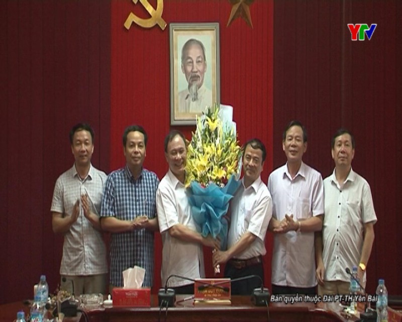 BTV Tỉnh ủy chúc mừng đ/c Hoàng Xuân Nguyên - PCT UBND tỉnh nhiệm kỳ 2011- 2016 nhận nhiệm vụ mới
