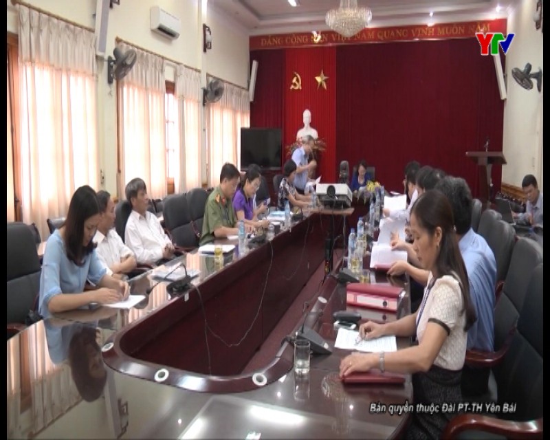 Thứ trưởng Bộ GD-ĐT Nguyễn Thị Nghĩa kiểm tra kỳ thi THPT quốc gia tại tỉnh Yên Bái