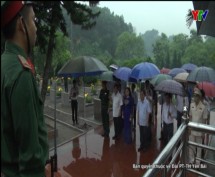 Đoàn đại biểu tỉnh Yên Bái dâng hương tại Nghĩa trang liệt sỹ trung tâm tỉnh Yên Bái