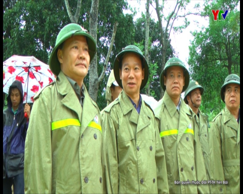 Thứ trưởng Bộ NN&PTNT Hoàng Văn Thắng chỉ đạo công tác khắc phục hậu quả mưa lũ tại huyện Văn Chấn