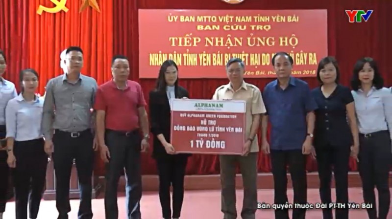 Quỹ Alphanam và Tập đoàn CN Cao su Việt Nam ủng hộ tỉnh Yên Bái hơn 1 tỷ đồng