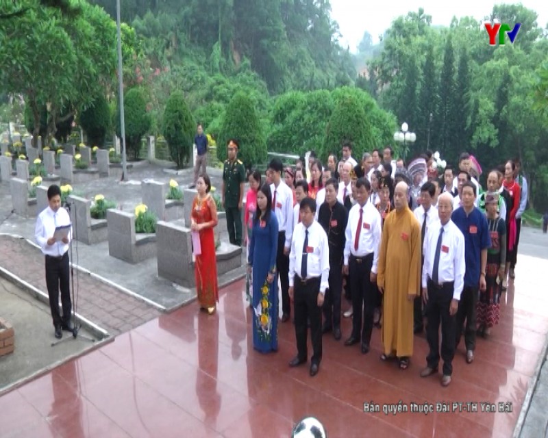 Đoàn đại biểu dự Đại hội đại biểu MTTQ tỉnh Yên Bái dâng hương báo công Chủ tịch Hồ Chí Minh và viếng Nghĩa trang liệt sỹ