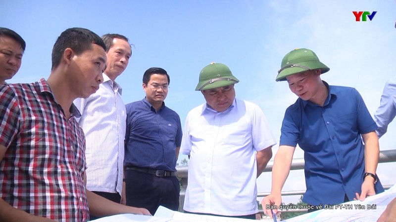 Bộ trưởng Bộ Kế hoạch và Đầu tư Nguyễn Chí Dũng kiểm tra một số công trình trọng điểm trên địa bàn thành phố Yên Bái