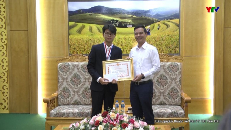 UBND tỉnh gặp mặt học sinh giành huy chương Bạc tại kỳ thi Olympic Hóa học quốc tế 2019