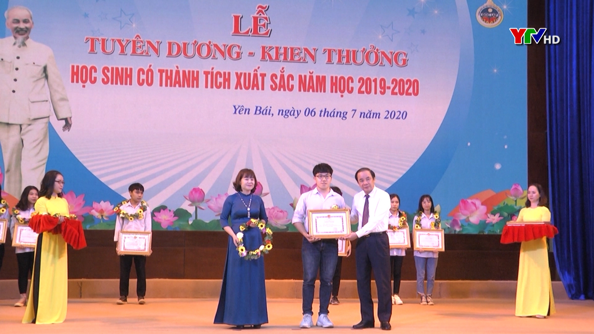 Yên Bái tuyên dương, khen thưởng 154 học sinh có thành tích xuất sắc năm học 2019 – 2020