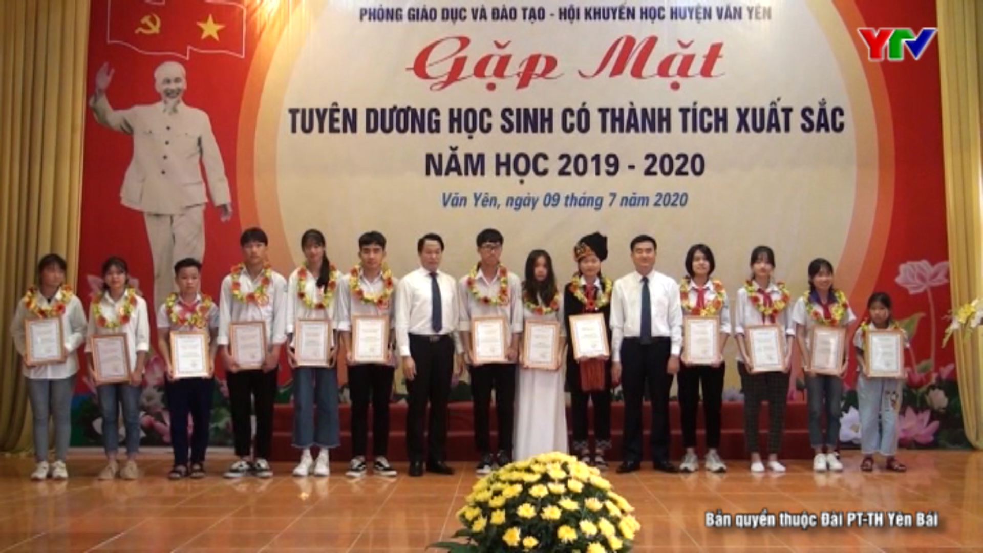 Huyện Văn Yên tuyên dương học sinh có thành tích xuất sắc năm học 2019 - 2020
